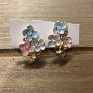 1950 Crown Trifari Gold-Tone pastel enamel floral design Earrings